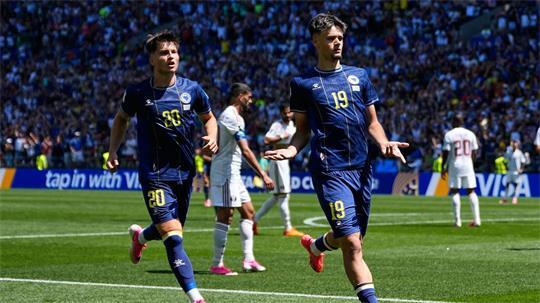 Kerim Alajbegovic (r.) brachte Bosnien-Herzegowina in Führung.