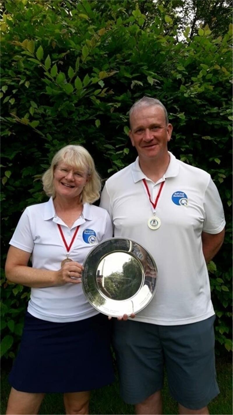 Kerstin Ellerbusch und Gavin Mennecke-Jappy vom Golf Club Buxtehude. Foto: privat