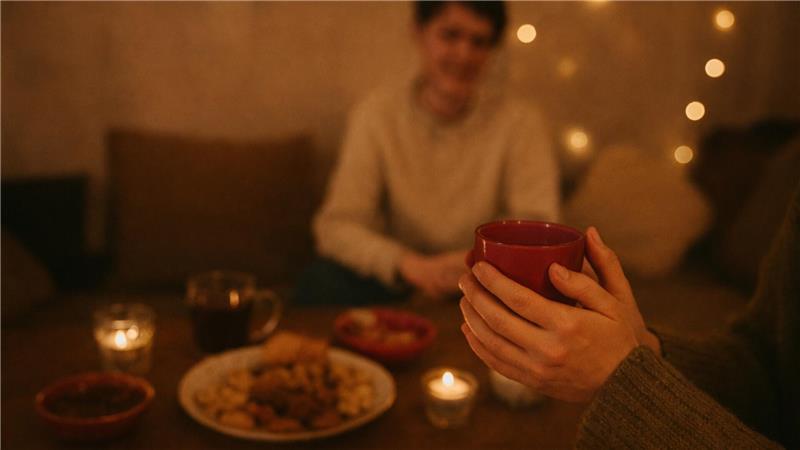 Kerzen, Kekse, ein geschützter Raum: Das bietet der Lichterhafen in Stade Menschen, die Weihnachten alleine verbringen.