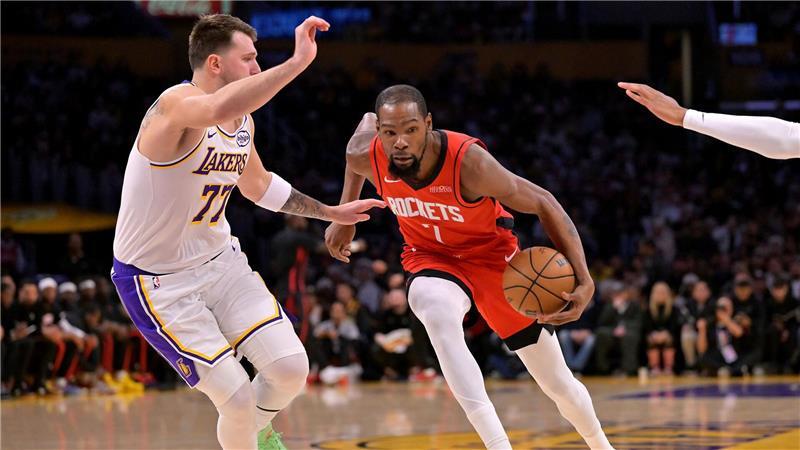 Kevin Durant (r) und Luka Doncic erzielten jeweils 25 Punkte.