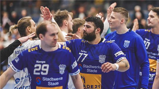 Kevin Herbst (Nr. 77) sagt, dass er als Handballer schnell unterschätzt werde.