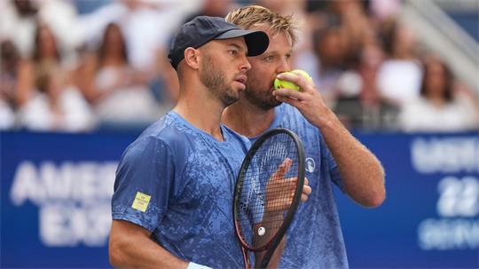 Kevin Krawietz (r) und Tim Pütz verlieren das US-Open-Finale