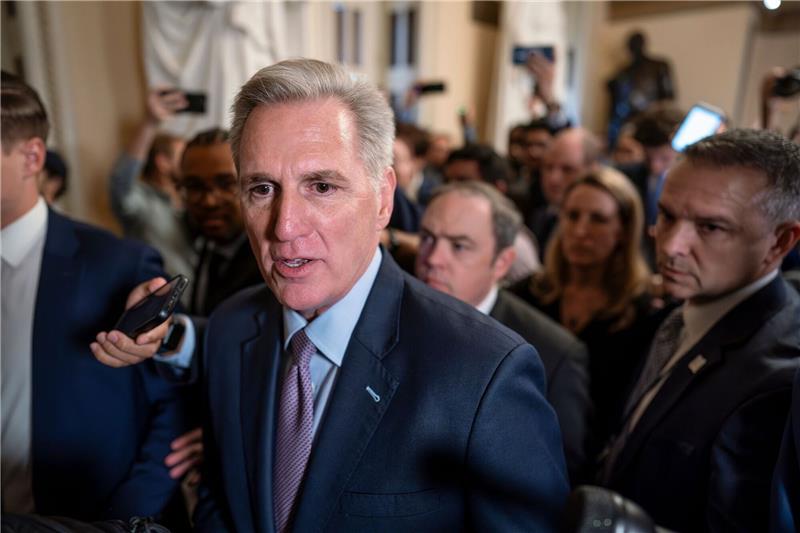 Chaos im US-Parlament: McCarthy von Chefposten abgewählt Kevin McCarthy wurde als Vorsitzender des US-Repräsentantenhauses per Votum abgesetzt.