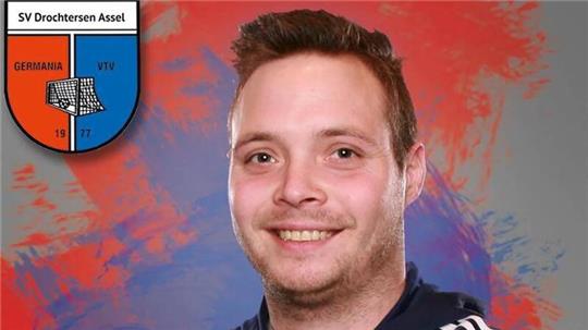Kevin Rathje beschimpfte in früheren Jahren unter Einfluss von Alkohol einige seiner Freunde stets mit „Toilette“, daher ist es seither sein Spitzname.