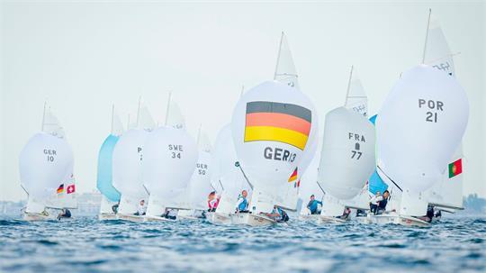 Kiel hat mit der Kieler Woche mehrfach seine Befähigung zur Austragung internationaler Regatten bewiesen. (Archivbild)
