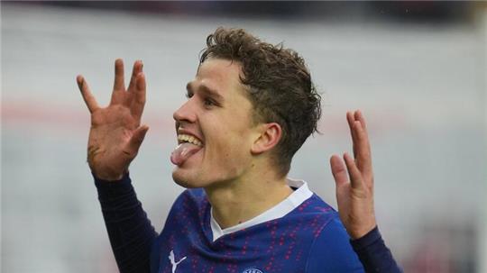 Kiels Benedikt Pichler jubelt nach dem 0:3.