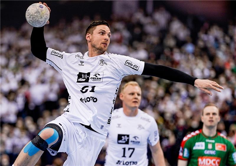 Kiels Hendrik Pekeler verletzte sich beim Sieg gegen Paris an der Achillessehne.
