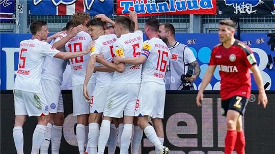 Holstein Kiel Kann Ersten Bundesliga Aufstieg Feiern holstein-kiel-kann-ersten-bundesliga-aufstieg-feiern