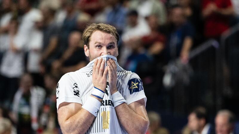 Kein Happy End für Handball-Duo in der Königsklasse Kiels Petter Overby war nach der klaren Niederlage gegen den FC Barcelona frustriert.