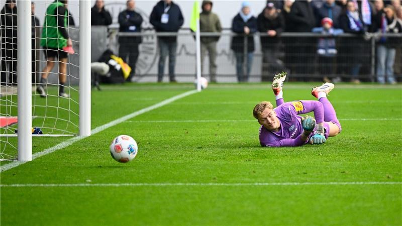 Kiels Torwart Jonas Krumrey überzeugt