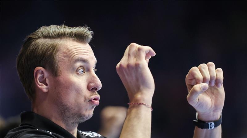 Kiels Trainer Filip Jicha reagiert.