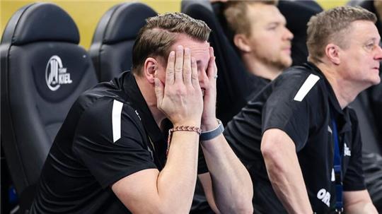 Kiels Trainer Filip Jicha reagiert.
