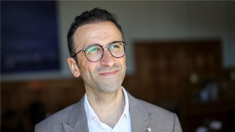 Kiels neuer Oberbürgermeister Samet Yilmaz leitet jetzt die Geschicke der schleswig-holsteinischen Landeshauptstadt.