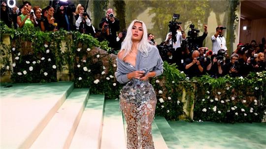 Kim Kardashian besucht die Benefizgala des Costume Institute des Metropolitan Museum.