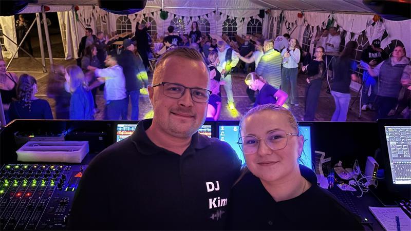 Kim und Millaine Kock legen seit fünf Jahren gemeinsam als DJ-Team auf.