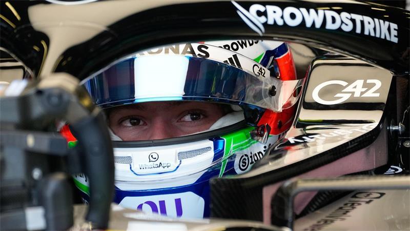 Antonelli erlebt Debakel in Baku: Hammerrunde von Russell Kimi Antonelli hilflos: „Warum können wir’s nicht reparieren?“