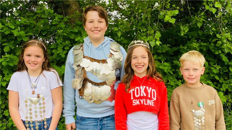 Ulf Stelling ist der neue Schützenkönig von Estebrügge Kinder Beste Dame: Lilly Fey, Kinderkönig: Julian Quast, Königin des Kinderkönigs: Marie Wegener, Kinder Vogelkönig: Linus Palm.