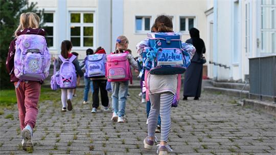 Kinder leiden unter den Folgen des Klimawandels. (Symbolbild)