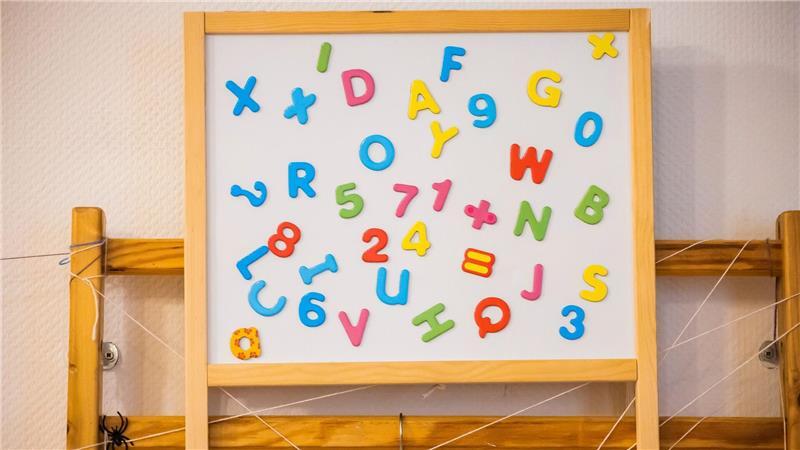 Kinder sollten im vorletzten Jahr vor der Einschulung einen Deutschtest machen, fordert die CDU. (Symbolbild)