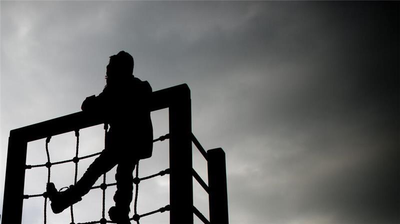 Kinder und Jugendliche unter 18 Jahren sind in Niedersachsen laut Statistischem Landesamt übermäßig von Armut gefährdet. (Symbolbild)
