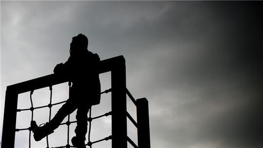 Kinder und Jugendliche unter 18 Jahren sind in Niedersachsen laut Statistischem Landesamt übermäßig von Armut gefährdet. (Symbolbild)