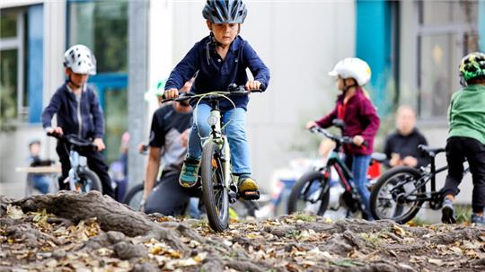 Kinderfahrräder variieren stark im Preis, aber teuer bedeutet nicht immer besser.