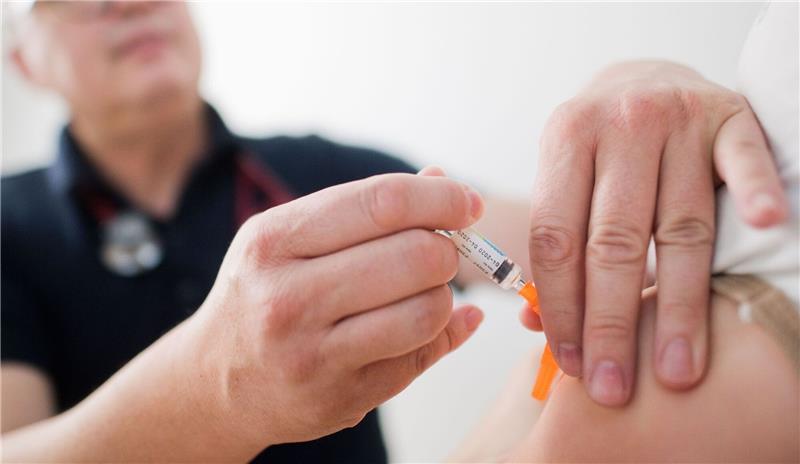 Antibiotika könnten Impfwirkung bei Kindern verringern Kinderimpfung mit einem 6-fach-Kombinationsimpfstoff.