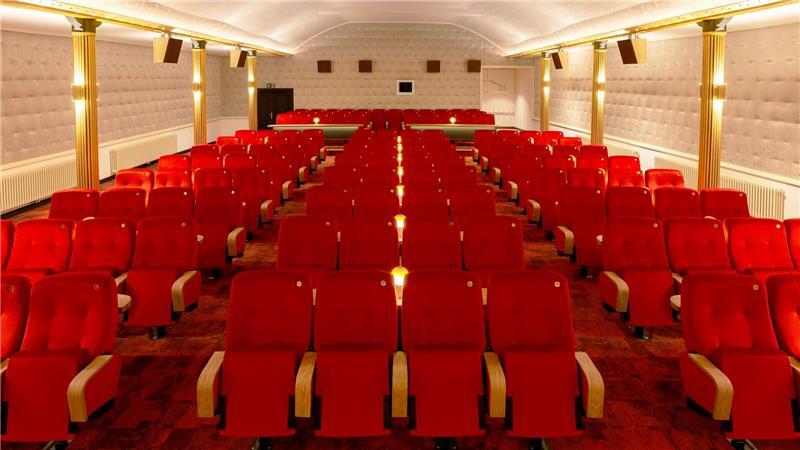 Kinos auf dem Land: Harsefelder Lichtspiele kommen groß raus Kino-Erlebnis in Harsefeld von der ersten bis zur letzten Reihe mit 128 bequemen Plätzen.