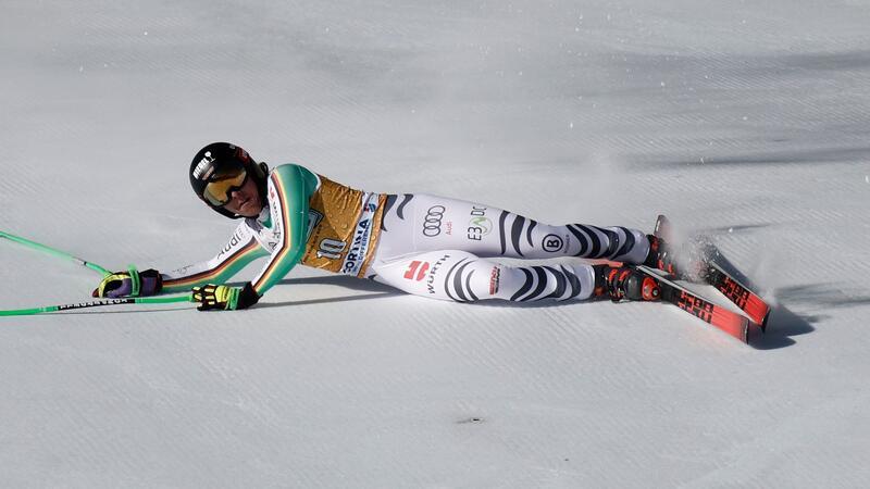 Frühes Aus für Skirennfahrerin Weidle in Cortina d’Ampezzo Kira Weidle verliert an einer Bodenwelle die Balance und stürzt.