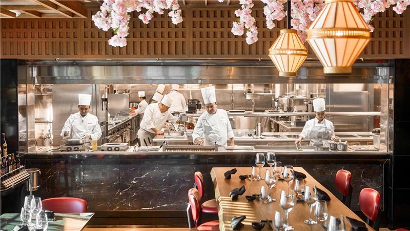 Kirschblüten? Das muss das japanische Restaurant an Bord sein.