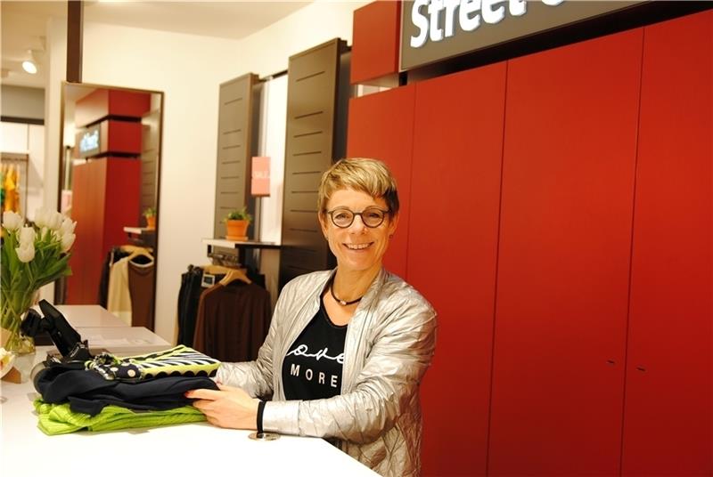 Kirsten Hadler gibt ihr Franchise-Geschäft „Street One“ in der Langen Straße auf. Grund sei eine kräftige Mieterhöhung.