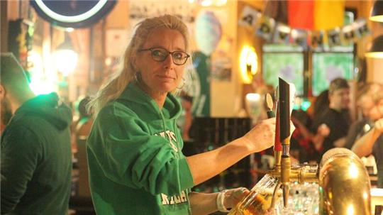 Kirsten „Kirsche“ Quell öffnet das „Fiddler‘s“ in Stade Ende Februar zum letzten Mal.