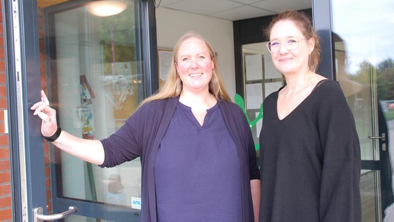 Kita-Leitung Vanessa Simetic (links) und Sarah Hindersmann vom Kitaverband Buxtehude.