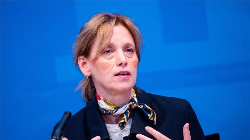 Warnung vor Kita-Sterben in ostdeutschen Bundesländern Kitas sind Ländersache. Bundesfamilienministerin Karin Prien (CDU) ist gegen pauschale Lösungen. (Archivbild)
