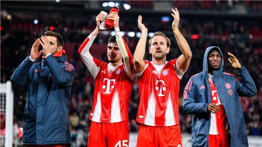 Klare Sieger im Südschlager in Stuttgart: Harry Kane (2.v.r.) und die Bayern.