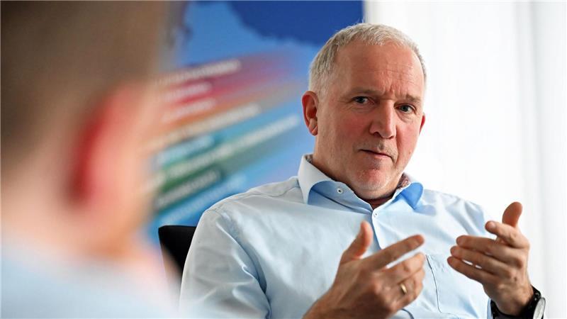 Klarnamen statt Tarnkappe: Pejril plädiert dafür, dass Plattformen bei der Registrierung echte Namen verlangen sollten.