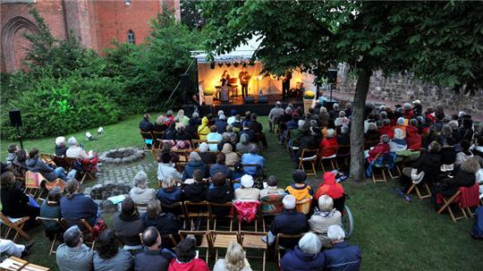 Klassik Open Air wird auch in diesem Jahr wieder im Klosterpark in Harsefeld geboten.