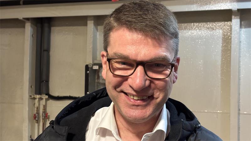 Stade aktuell: Das fordern Mitglieder und Geschäftsleute für die City Klaus Daniel Ney vom gleichnamigen Schuhgeschäft fordert ein besseres Parkplatzmanagement. „Die meisten Kunden kommen mit dem Auto in die Stadt“, sagt er.
