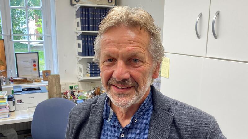 Klaus Harjes hat sich viele Jahre mit dem Doppelmord beschäftigt. Er sagt: Am Anfang wurde unnötig viel Zeit verloren.