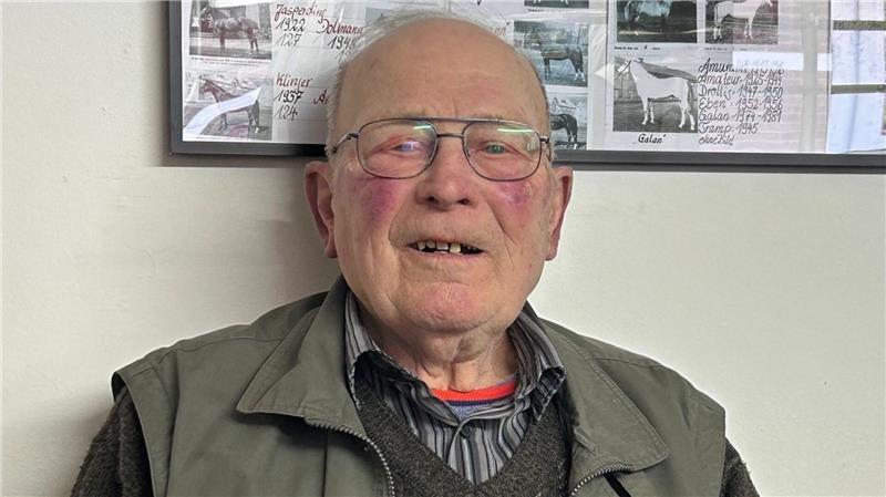 Immer am „Mettwoch“: Was die Pferdezüchter in Großenwörden beschnacken Klaus Jarck hat als Kind die Stuten noch ohne Sattel zur Deckstelle geritten. Der von ihm gezogene Hannoveraner-Hengst Don Juan ist 1997 zum Hengst des Jahres gekürt worden.