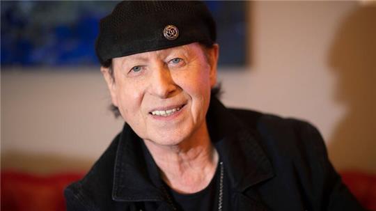 Klaus Meine von der Rockband „Scorpions“ gibt in den Peppermint Park Studios ein Interview.