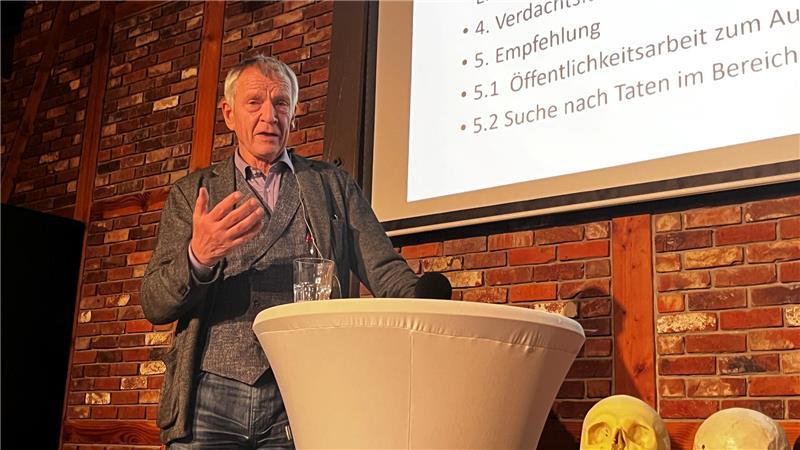 Klaus Püschel in der Seminarturnhalle.
