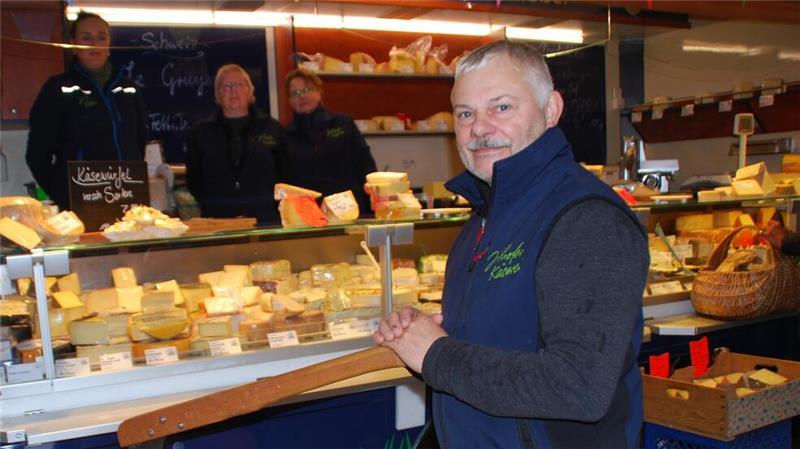 Warum Kunden auf dem Stader Wochenmarkt einkaufen Klaus Tipke, Chef der Jithofer Käserei und Vorsitzender des Stader Wochenmarktvereins, bedankt sich bei den treuen Kunden.