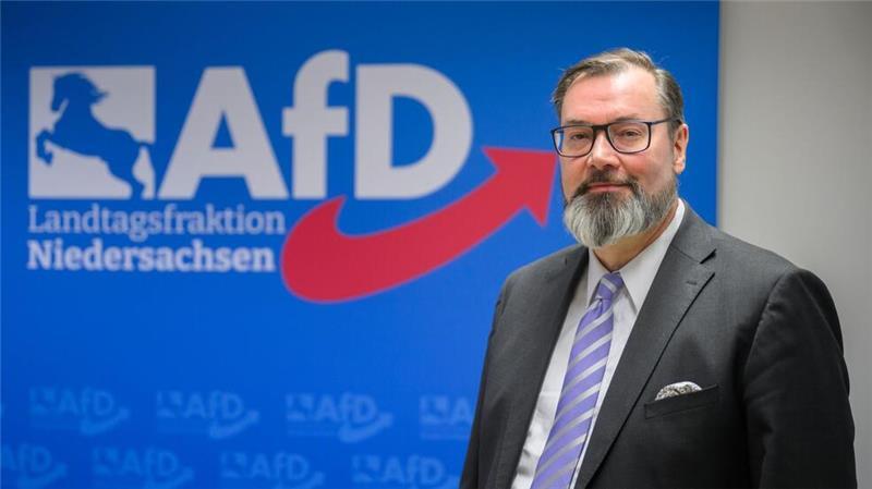 Klaus Wichmann, Fraktionsvorsitzender der AfD im niedersächsischen Landtag, steht bei einem Interview mit der dpa Deutsche Presse-Agentur.