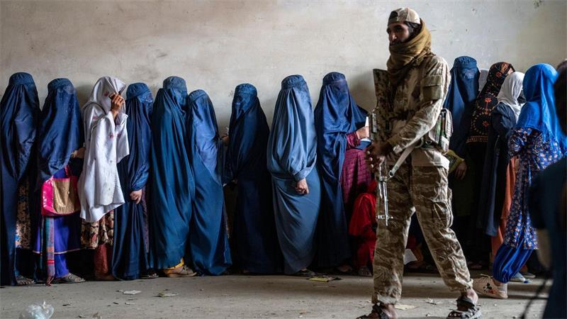 Fünf Jahre Taliban-Herrschaft – wie geht es den Afghanen? Kleiderregelungen für Frauen werden zusehends drastischer durchgesetzt. (Archivbild)