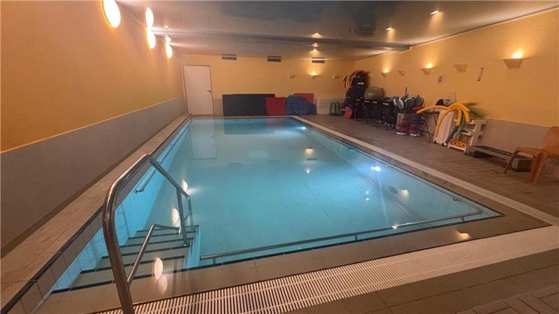 Nie mehr kalte Füße: Seepferdchen-Kids schwimmen in neuem Becken Klein aber fein: Das Becken mit Treppe entspricht den Anforderungen für den Seepferdchen-Kurs.