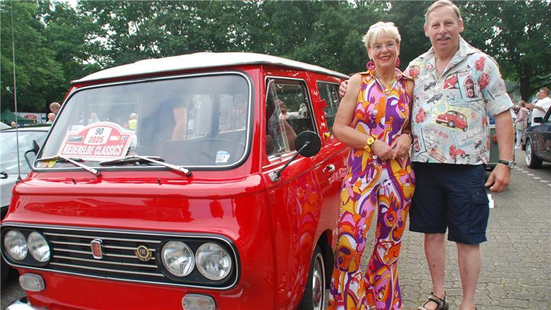 Niederelbe Classics: Coole Fahrer in ihren legendären Kisten Klein - aber mit sieben Sitzen: Ehepaar Cordes mit ihrer italienischen Familienkutsche Rapunzel von 1974.