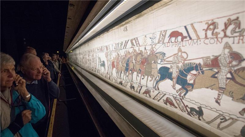 Kleine Fragmente des Teppichs sind jetzt in Bayeux zurückgegeben worden. (Archivbild/Illustration)