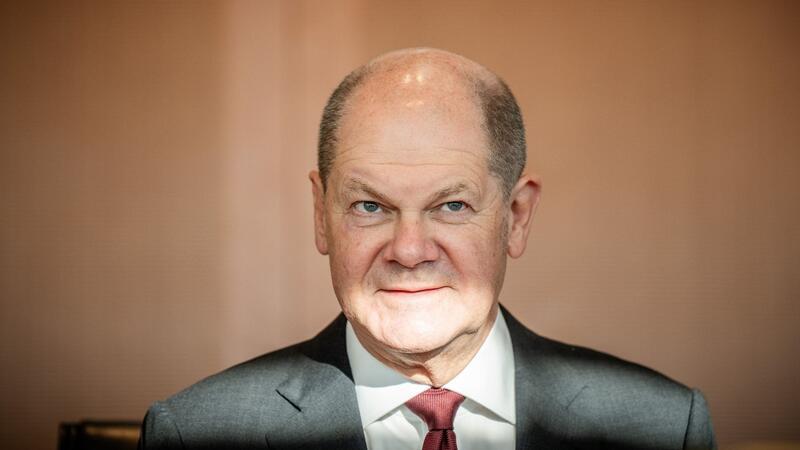 Klimaaktivisten fragen Kanzler: „Herr Scholz, wo sind Sie?“ Klimaaktivisten fordern Bundeskanzler Olaf Scholz in einem offenen Brief auf, Stellung zu beziehen.