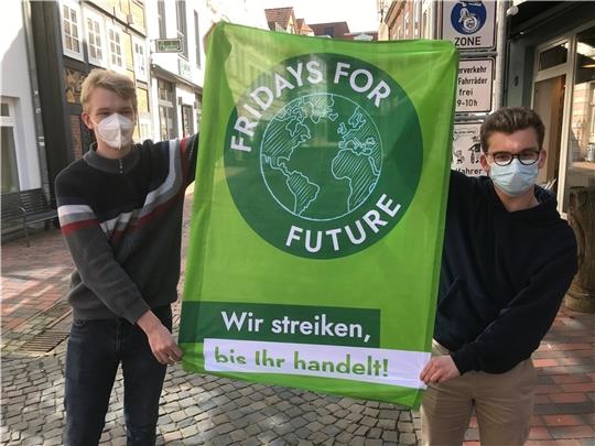 Klimaschutz sofort: Linus Köster und Philipp Bravos (rechts) von der Buxtehuder Fridays-for-Future-Gruppe. Archivfoto: Wisser